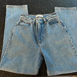 Abercrombie & Fitch the 90’s straight ultra high rise light wash size 28 (6R)